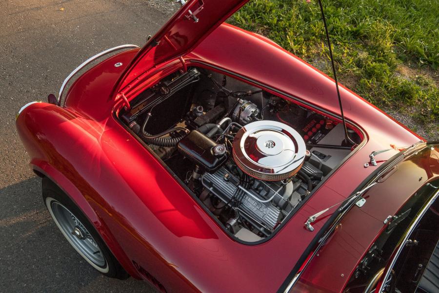Моторный отсек Shelby Cobra 289 (CSX 2328) 1964 года  (фото 14 из 28)